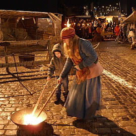 Mittelalterlicher Markt auf dem Gutshof von Schloss Britz