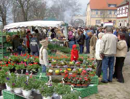 Ostermarkt auf dem historischen Gutshof Braunsroda Ostermarkt auf dem historischen Gutshof Braunsroda