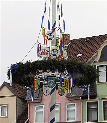 Maibaumstellen in Helmstedt 2025 Maibaumstellen in Helmstedt 2025
