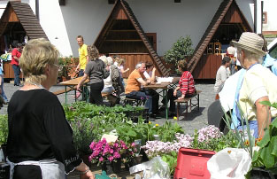 13. Frühlingsfest mit Natur- und Handwerkermarkt 13. Frühlingsfest mit Natur- und Handwerkermarkt