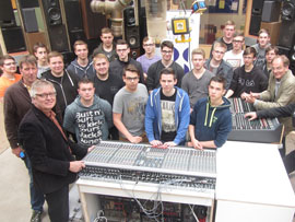 Schüler bauen ein Lautsprecherorchester Schüler bauen ein Lautsprecherorchester